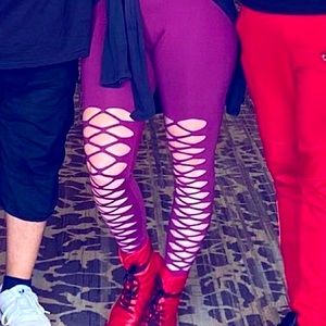 Lure Violet Diamond pattern laser cut leggings, M